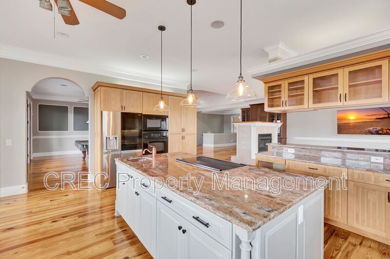 Elevated Elegance with Boat Access — A Property That Shines property image