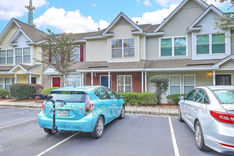 Move in Ready Townhouse in Summer Wood! property image