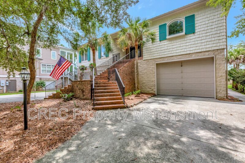 Elevated Elegance with Boat Access — A Property That Shines property image