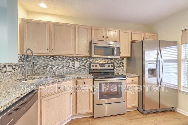 Move in Ready Townhouse in Summer Wood! property image