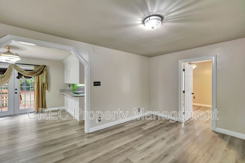 Beautifully Renovated 4-Bedroom Home on Half an Acre in Moncks Corner! property image