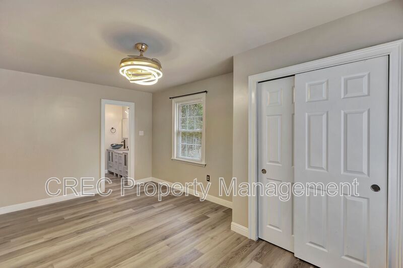 Beautifully Renovated 4-Bedroom Home on Half an Acre in Moncks Corner! property image