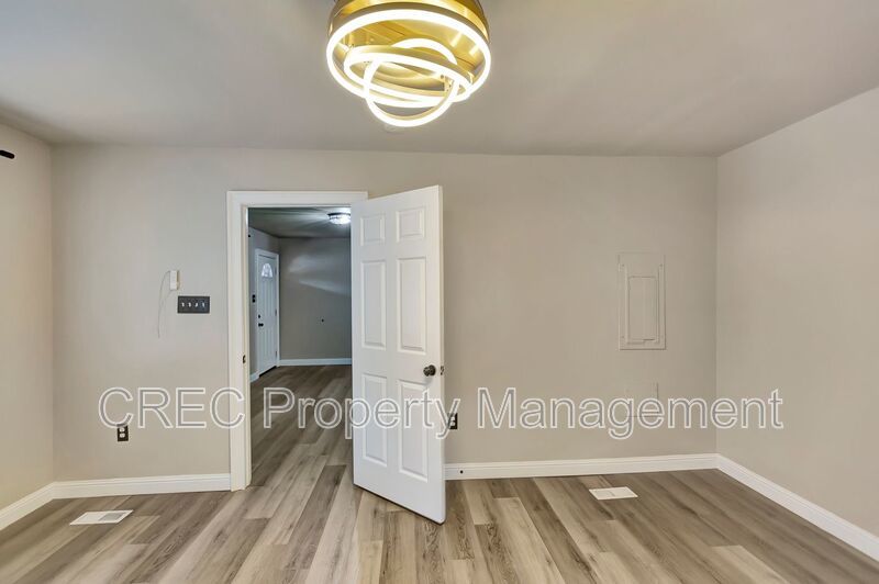 Beautifully Renovated 4-Bedroom Home on Half an Acre in Moncks Corner! property image