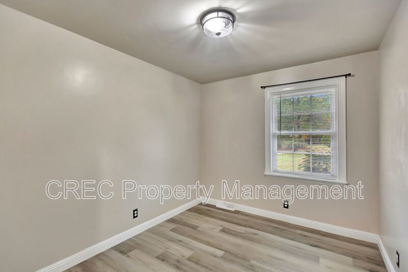 Beautifully Renovated 4-Bedroom Home on Half an Acre in Moncks Corner! property image