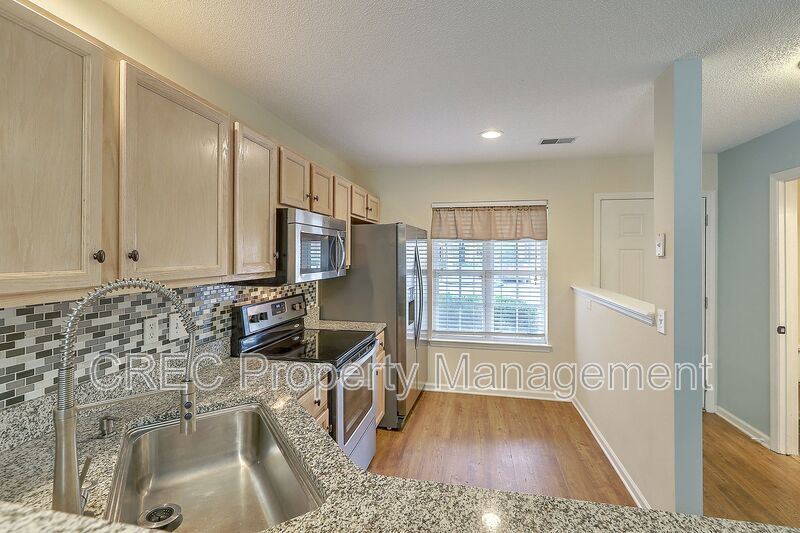 Move in Ready Townhouse in Summer Wood! property image