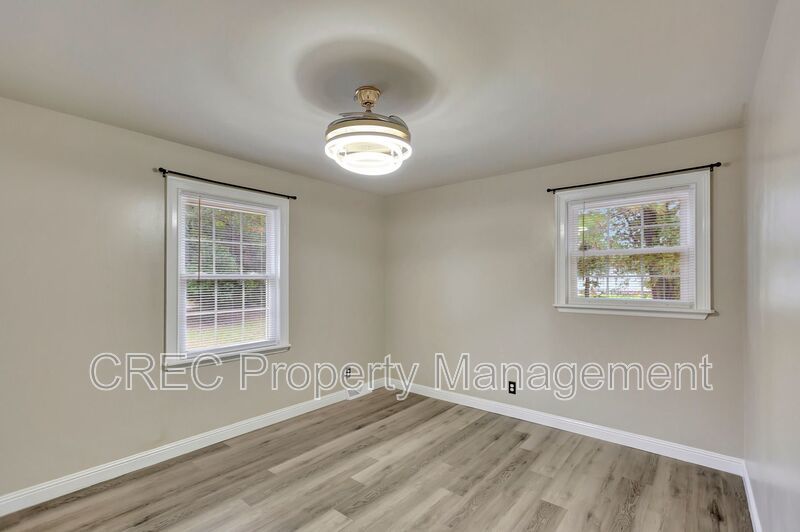 Beautifully Renovated 4-Bedroom Home on Half an Acre in Moncks Corner! property image