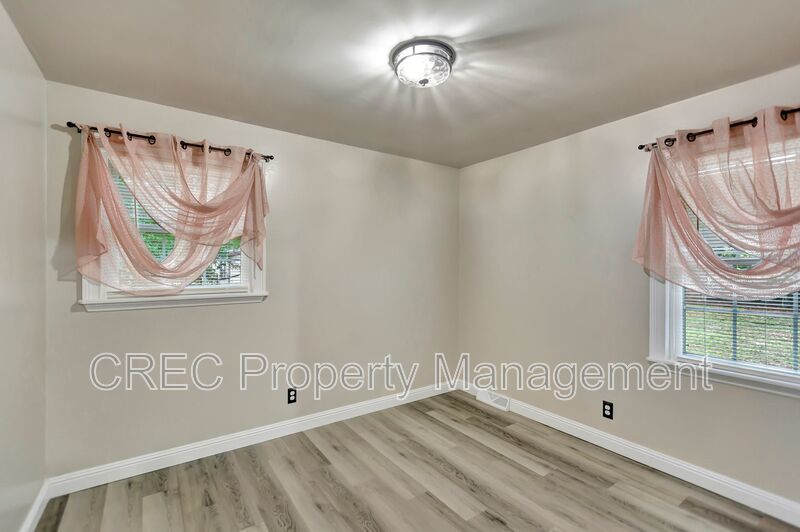 Beautifully Renovated 4-Bedroom Home on Half an Acre in Moncks Corner! property image