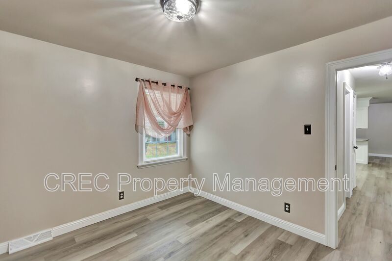 Beautifully Renovated 4-Bedroom Home on Half an Acre in Moncks Corner! property image