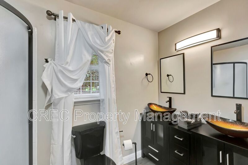 Beautifully Renovated 4-Bedroom Home on Half an Acre in Moncks Corner! property image