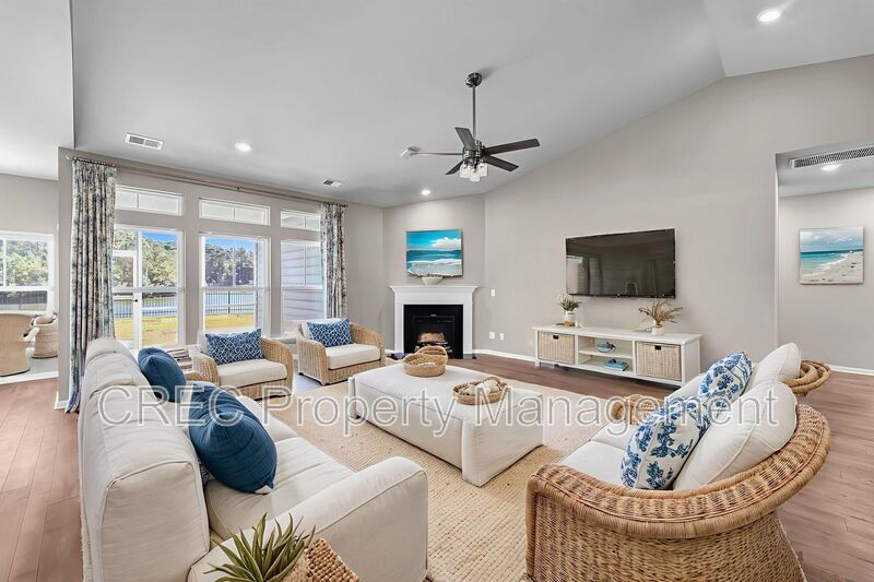 Stunning Lakefront Home with Exceptional Views in St. Johns Lake property image