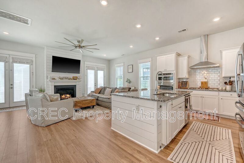 Beautifully Upgraded 3-Story Charleston Row Home in Premier Summers Corner Community property image