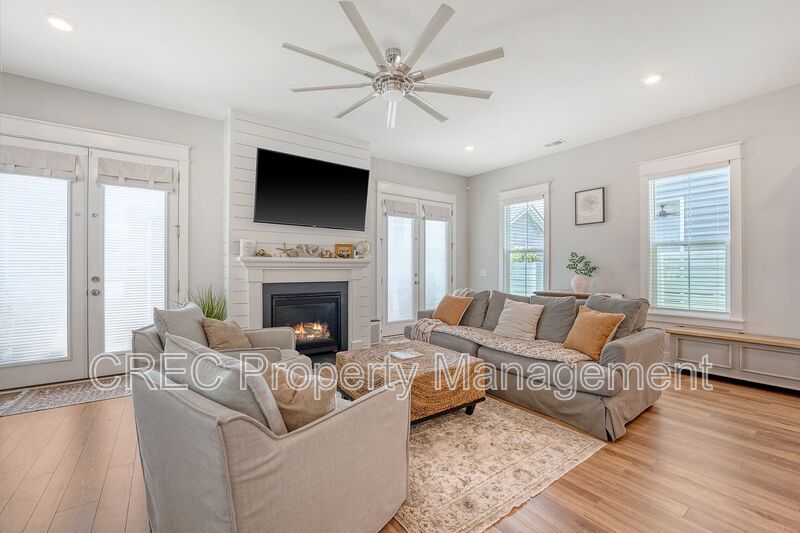 Beautifully Upgraded 3-Story Charleston Row Home in Premier Summers Corner Community property image