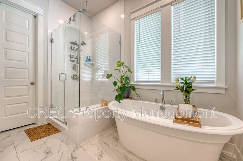 Beautifully Upgraded 3-Story Charleston Row Home in Premier Summers Corner Community property image