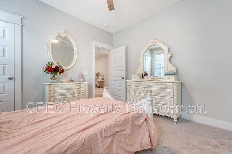 Beautifully Upgraded 3-Story Charleston Row Home in Premier Summers Corner Community property image