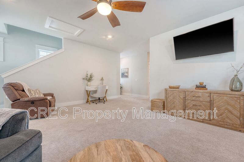 Beautifully Upgraded 3-Story Charleston Row Home in Premier Summers Corner Community property image