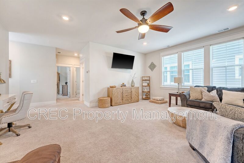 Beautifully Upgraded 3-Story Charleston Row Home in Premier Summers Corner Community property image