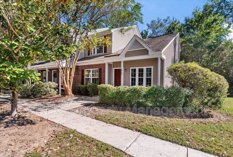 Bright, Spacious, and Ideally Located in the Heart of Charleston property image