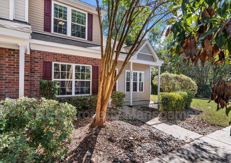 Bright, Spacious, and Ideally Located in the Heart of Charleston property image