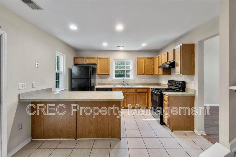 Bright, Spacious, and Ideally Located in the Heart of Charleston property image