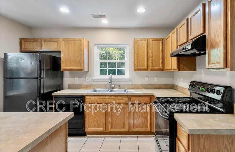 Bright, Spacious, and Ideally Located in the Heart of Charleston property image