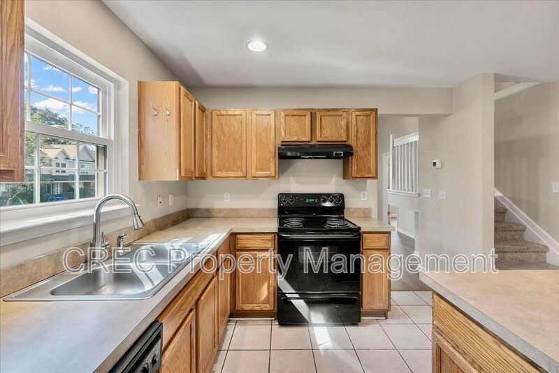 Bright, Spacious, and Ideally Located in the Heart of Charleston property image