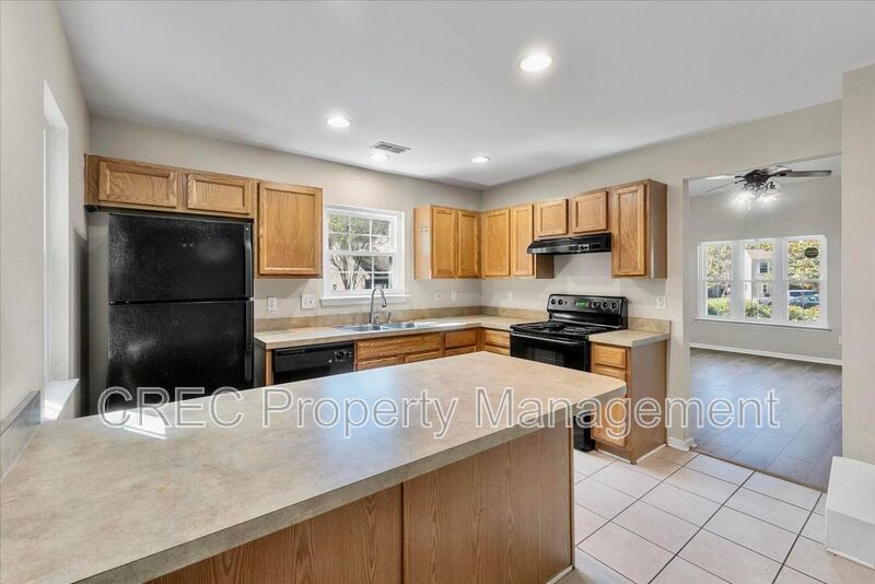 Bright, Spacious, and Ideally Located in the Heart of Charleston property image