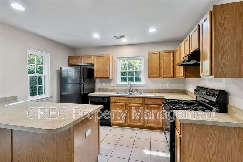 Bright, Spacious, and Ideally Located in the Heart of Charleston property image