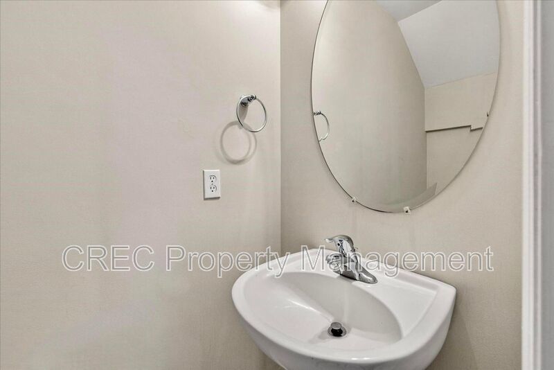 Bright, Spacious, and Ideally Located in the Heart of Charleston property image