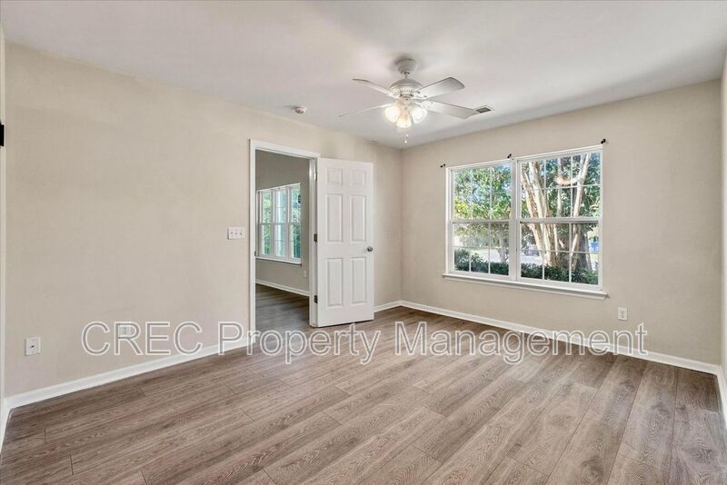 Bright, Spacious, and Ideally Located in the Heart of Charleston property image