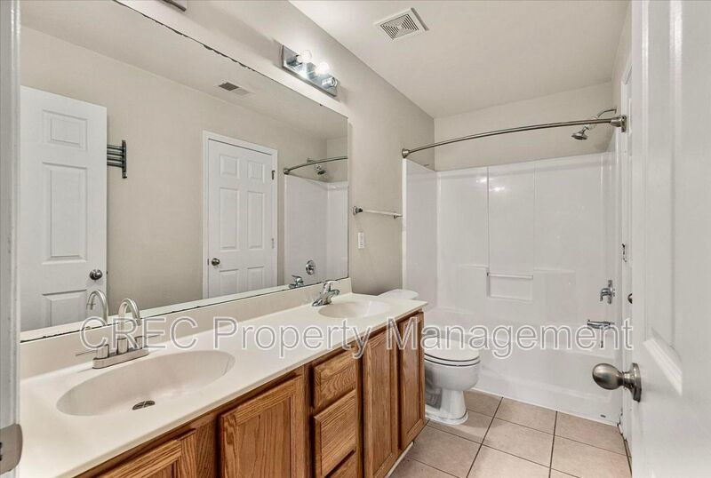 Bright, Spacious, and Ideally Located in the Heart of Charleston property image
