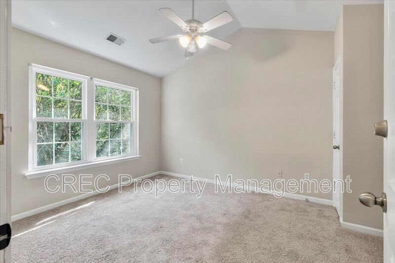 Bright, Spacious, and Ideally Located in the Heart of Charleston property image