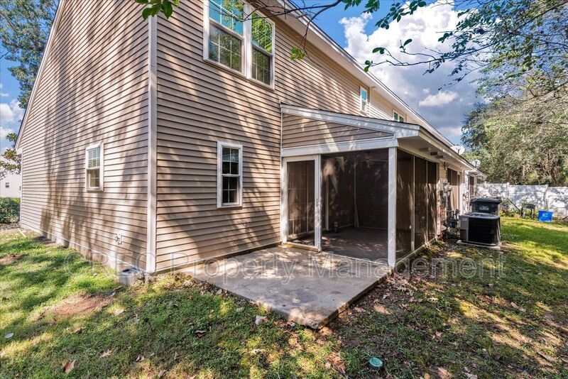 Bright, Spacious, and Ideally Located in the Heart of Charleston property image