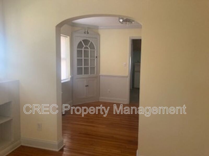 Cozy, Updated Cottage in Highly Desirable West Ashley property image