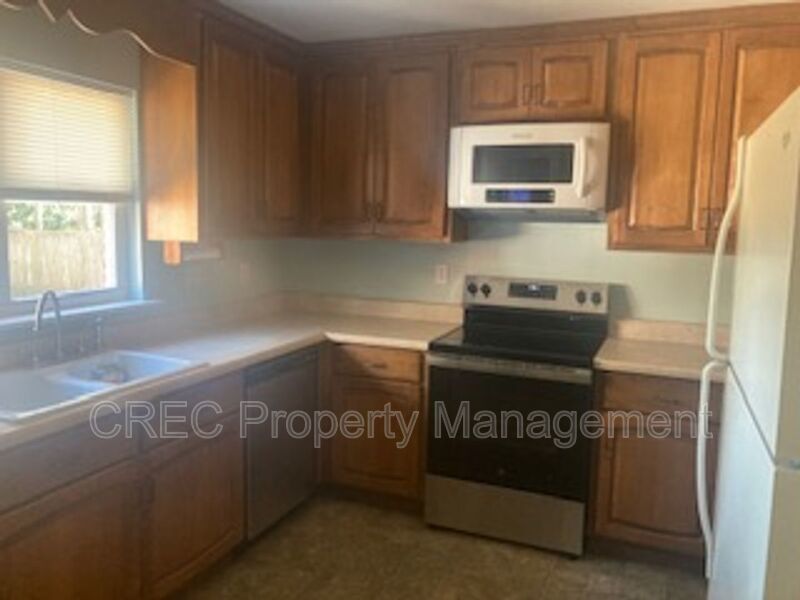 Cozy, Updated Cottage in Highly Desirable West Ashley property image