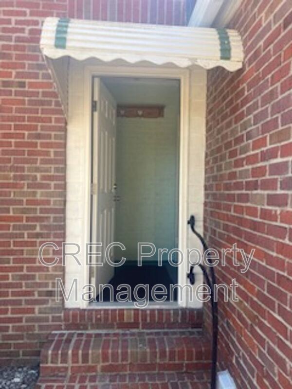 Cozy, Updated Cottage in Highly Desirable West Ashley property image