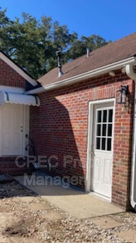 Cozy, Updated Cottage in Highly Desirable West Ashley property image