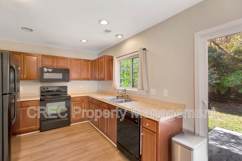 A True Summerville Gem in Eagle Run!! property image