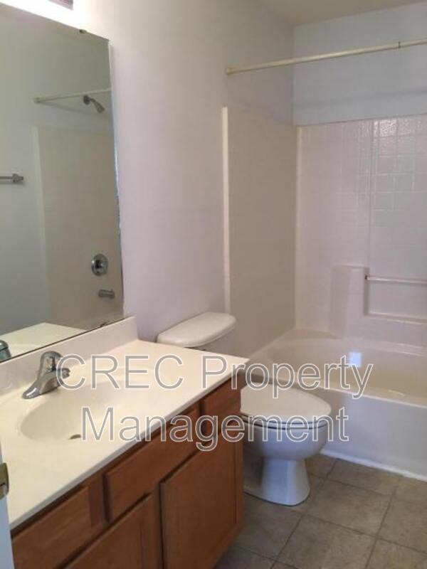 2 Story Townhouse With Garage! property image