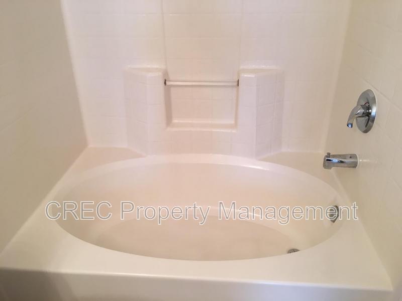 2 Story Townhouse With Garage! property image