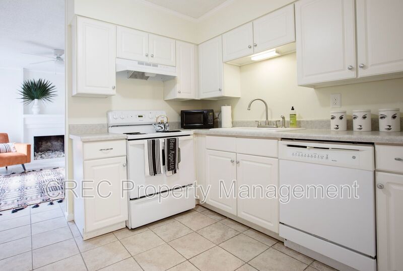 Move-In Ready! Fully Furnished 3-Bedroom, 2.5-Bath Home – Just Bring Your Suitcase! property image