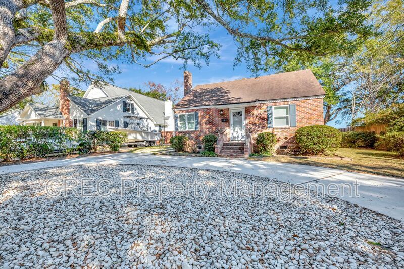 Cozy, Updated Cottage in Highly Desirable West Ashley property image