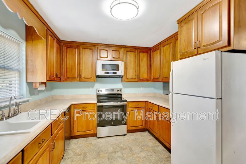 Cozy, Updated Cottage in Highly Desirable West Ashley property image