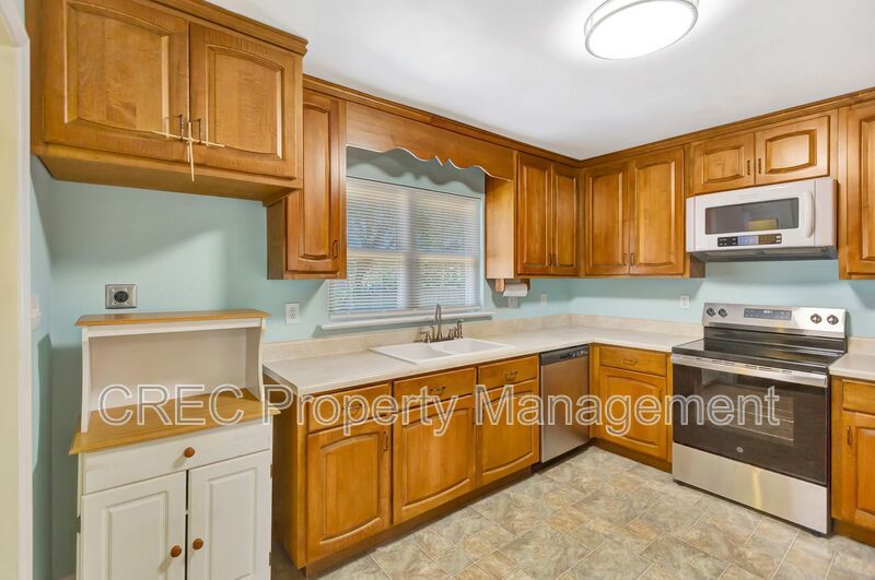 Cozy, Updated Cottage in Highly Desirable West Ashley property image