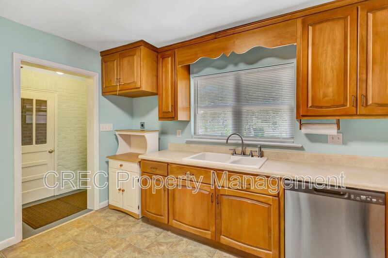 Cozy, Updated Cottage in Highly Desirable West Ashley property image