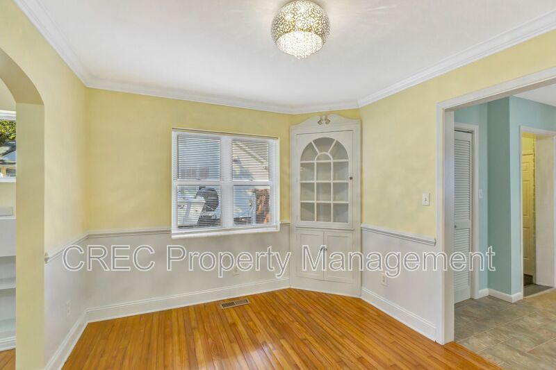 Cozy, Updated Cottage in Highly Desirable West Ashley property image