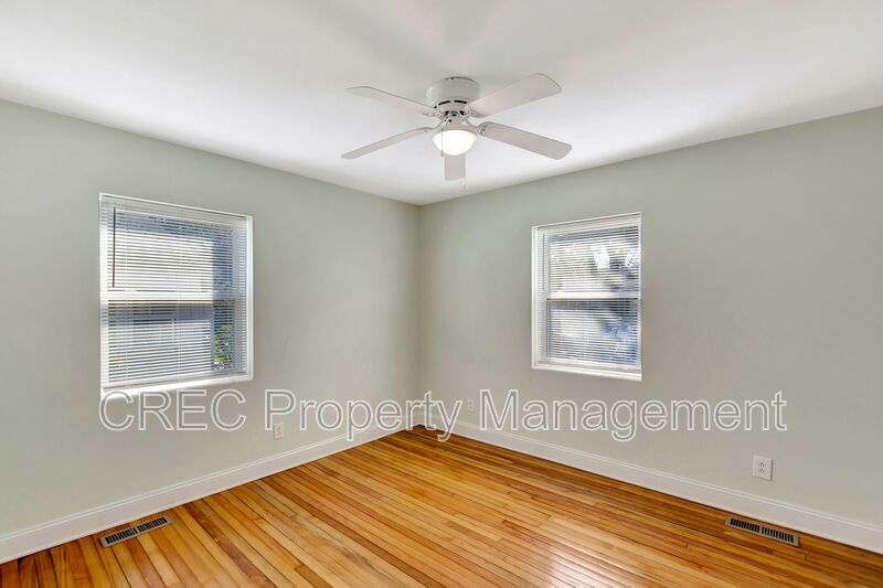 Cozy, Updated Cottage in Highly Desirable West Ashley property image