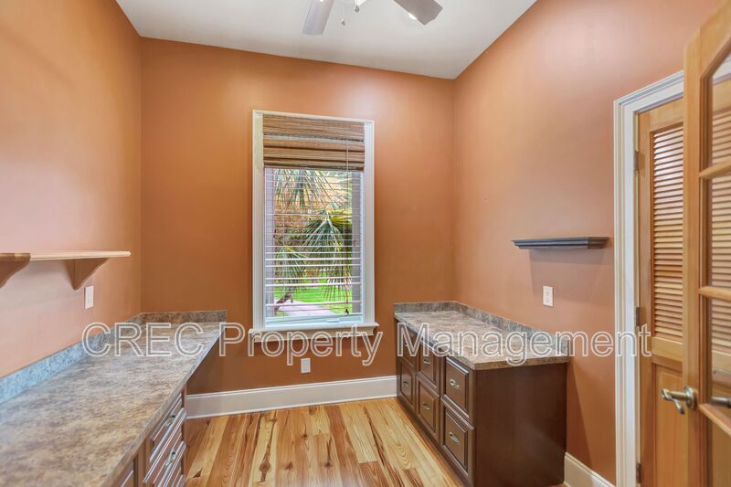 Elevated Elegance with Boat Access — A Property That Shines property image