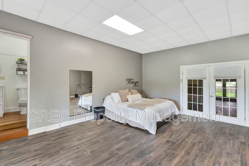 Elevated Elegance with Boat Access — A Property That Shines property image