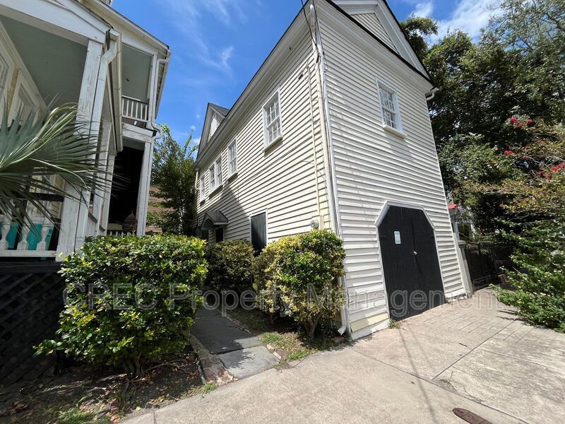 Two story townhouse Downtown Charleston property image