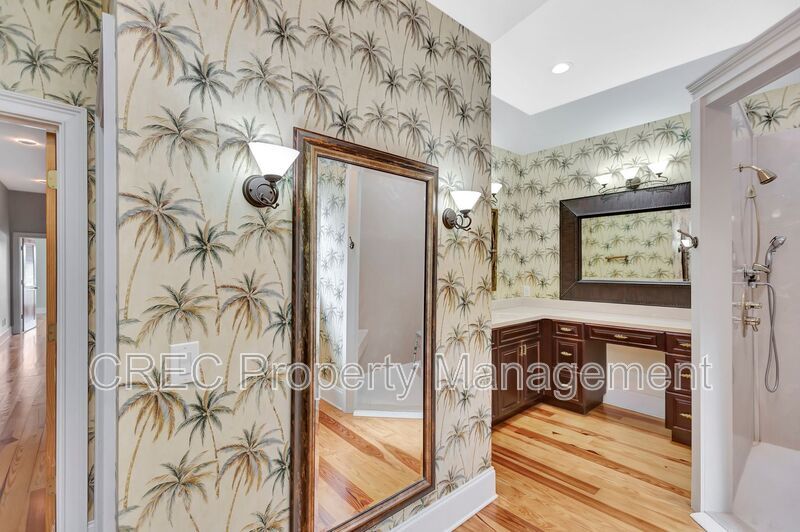 Elevated Elegance with Boat Access — A Property That Shines property image